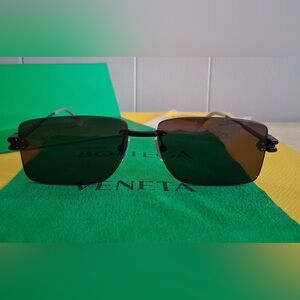 Bottega Veneta Sunnies
Cross listed may be deleted at any time
